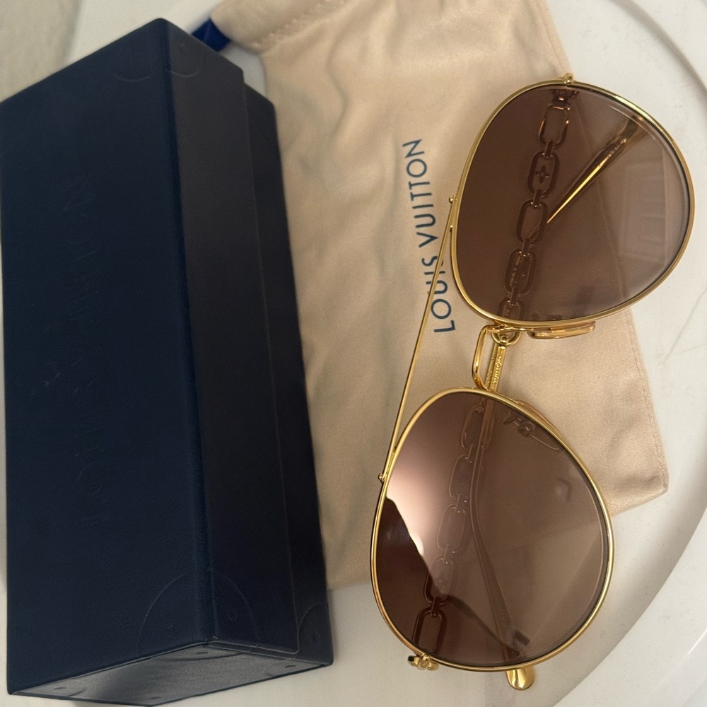 My LV Chain Pilot Sunglasses Louis Vuitton Gold Frame Sunglasses with Brown - Picture 2 of 13